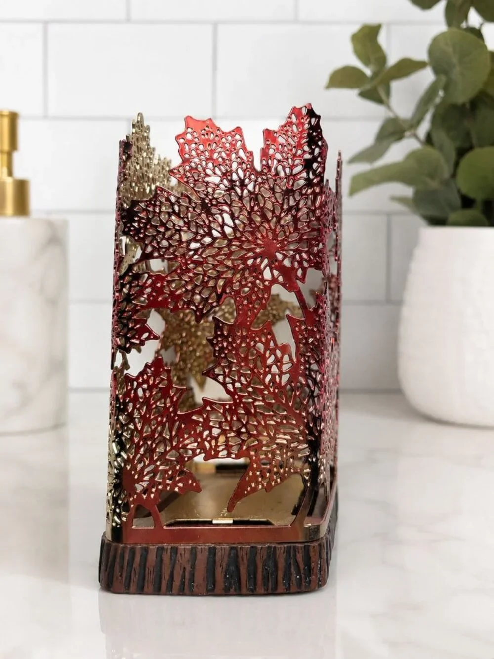 Bath & Body Works soap holder an intricate, ombre metal sleeve design of maple